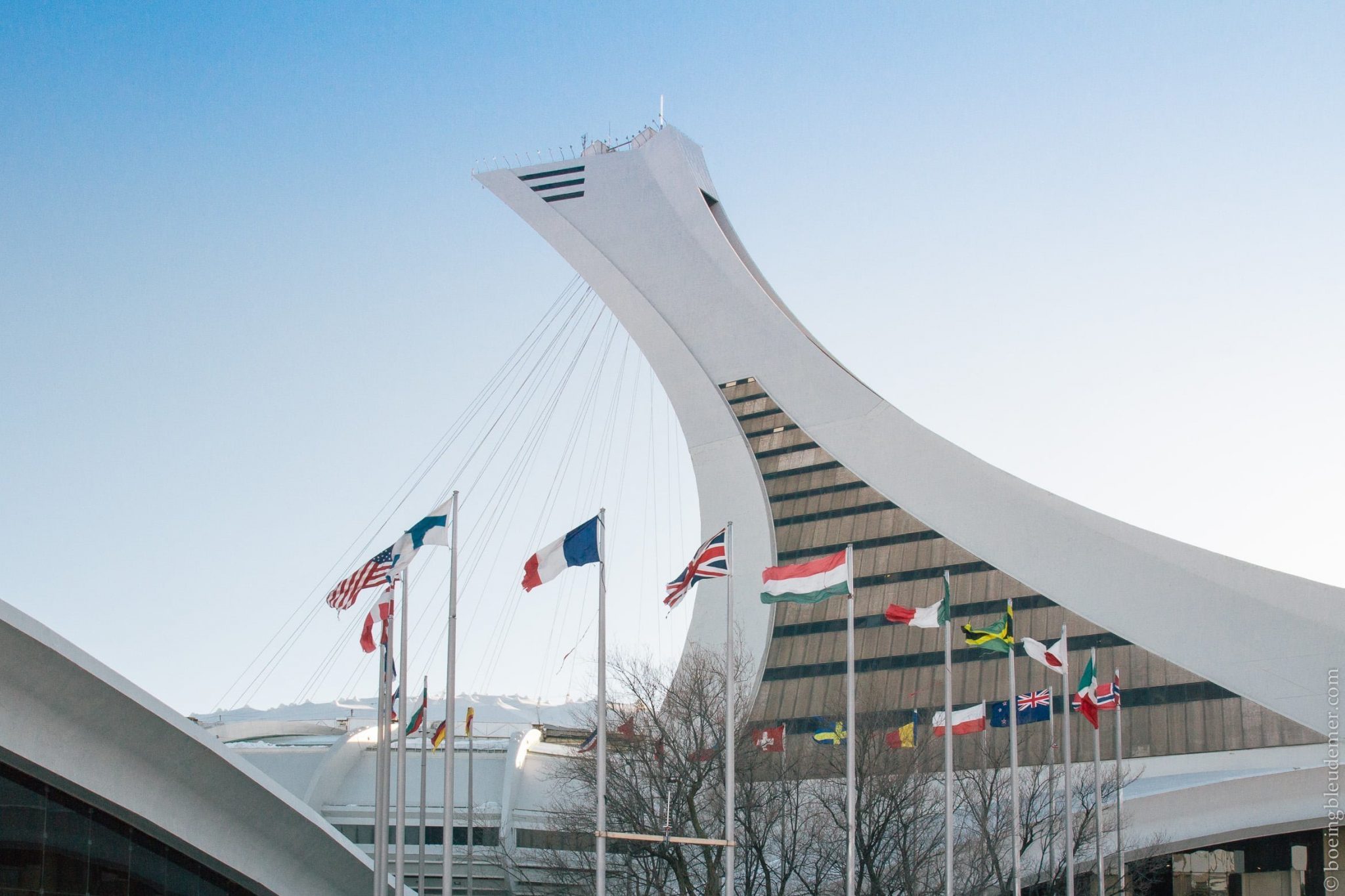 hauteur tour stade olympique montreal